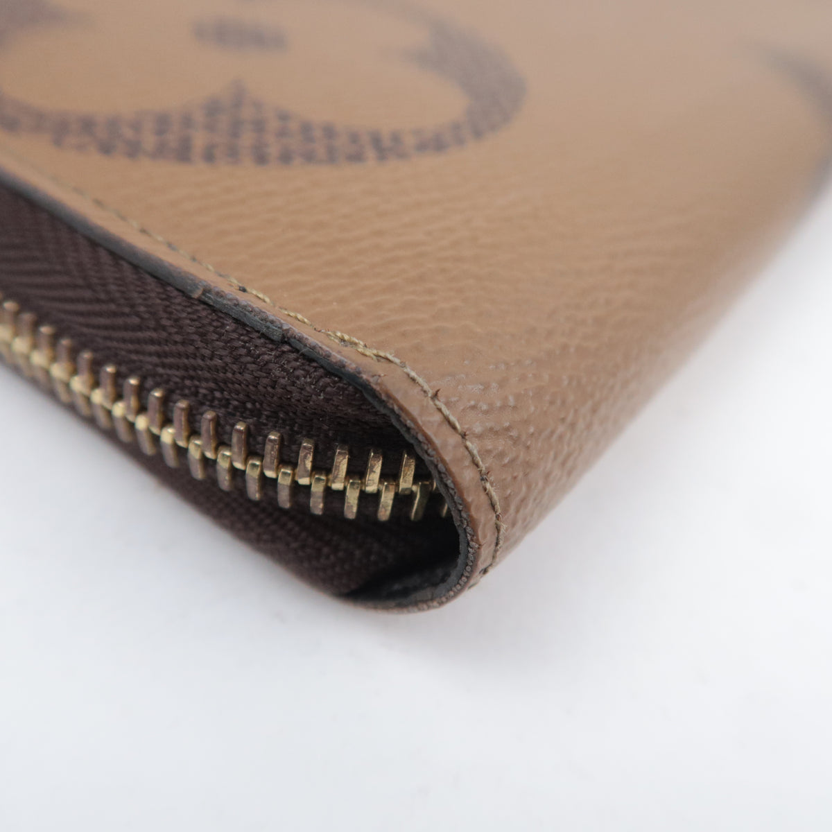 Louis Vuitton Giant Monogram Reverse Zippy Wallet M69353