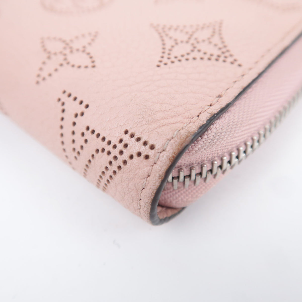 Louis Vuitton Monogram Mahina Zippy Wallet M61868