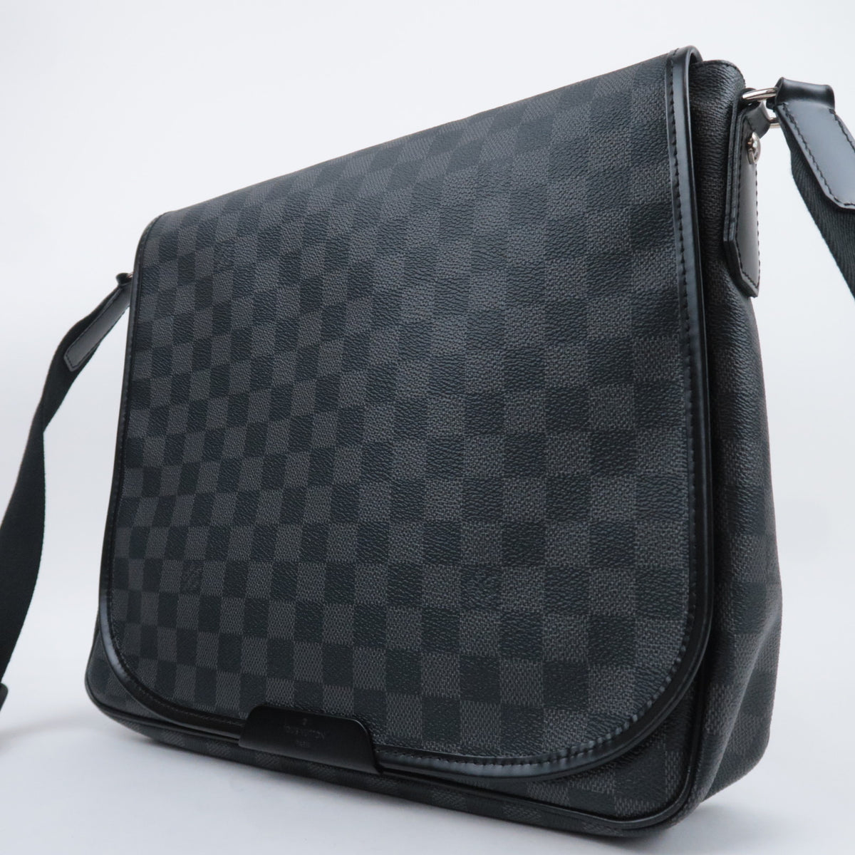 Louis Vuitton Damier Graphite Daniel MM Bag N58029