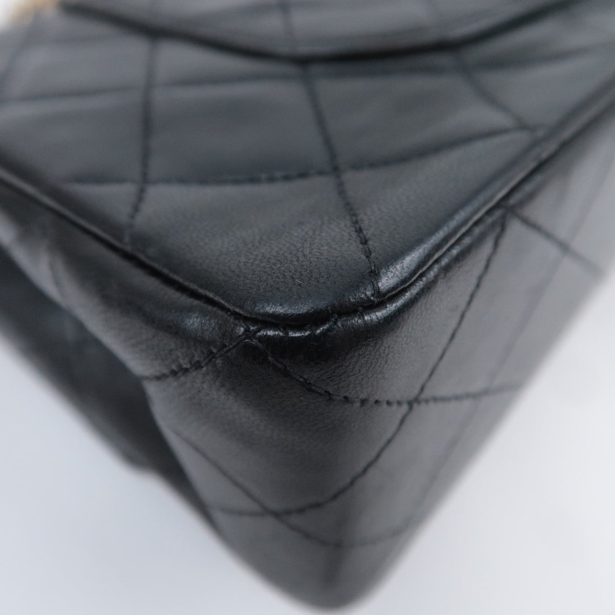 CHANEL Matelasse 25 Chain Shoulder Bag Lambskin