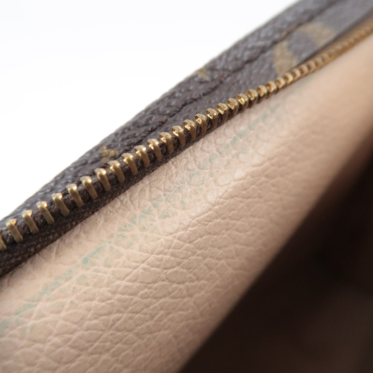 Louis Vuitton Monogram Poche Toilette 26 Toiletry Bag M47542
