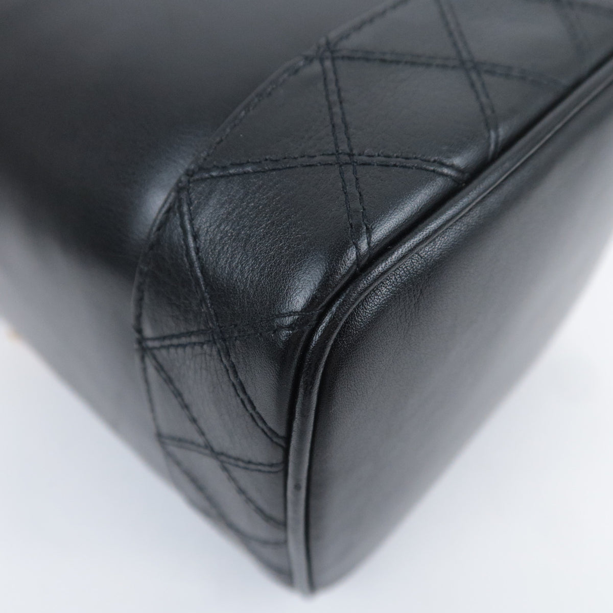 CHANEL Bicolore Leather Vanity Bag A01619