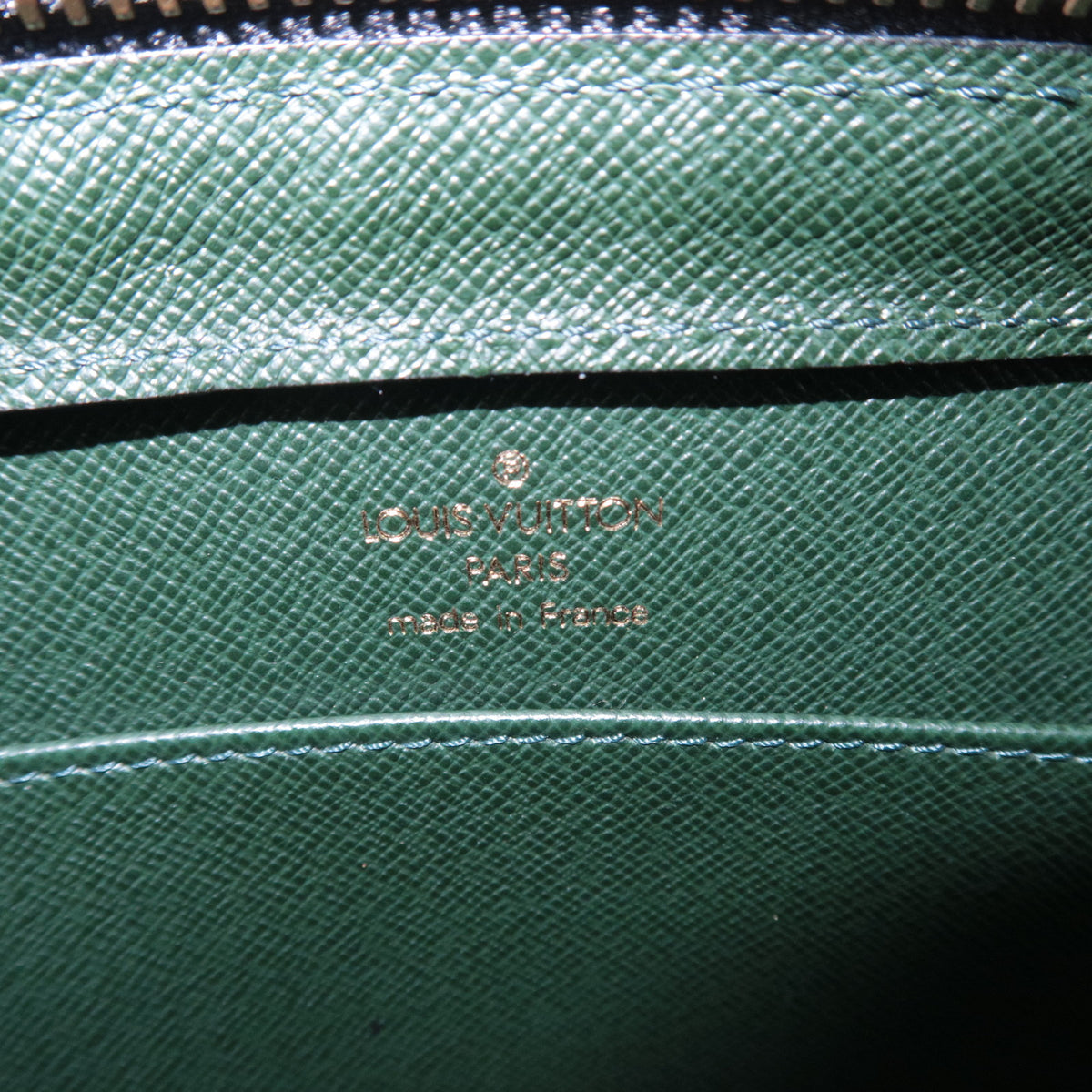 Louis Vuitton Taiga Baikal Clutch bag M30184