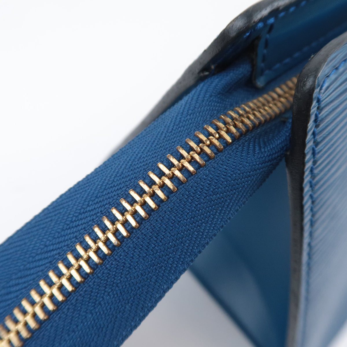 Louis Vuitton Epi Sac Triangle Handbag M52095