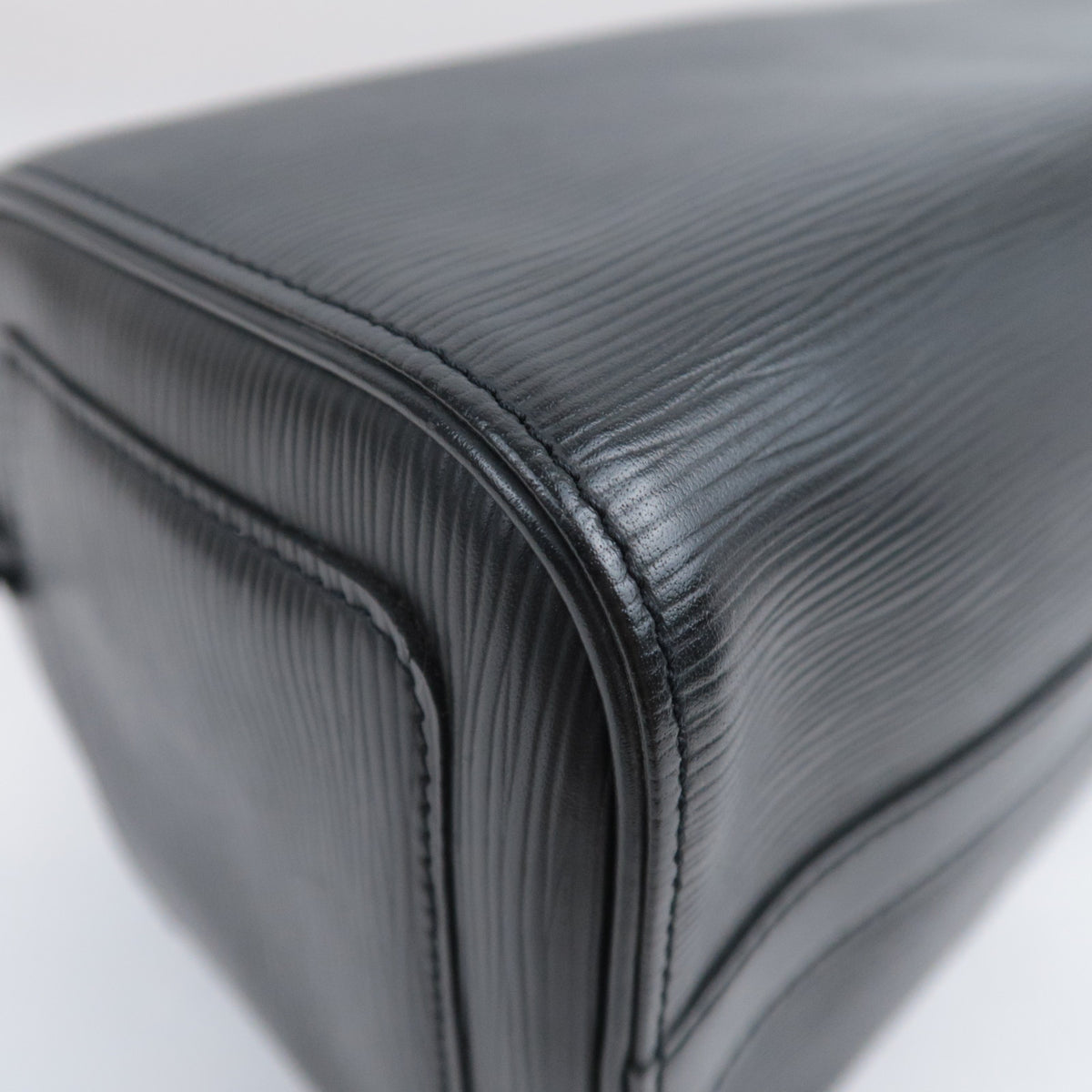 Louis Vuitton Epi Speedy 25 Handbag Noir M59032