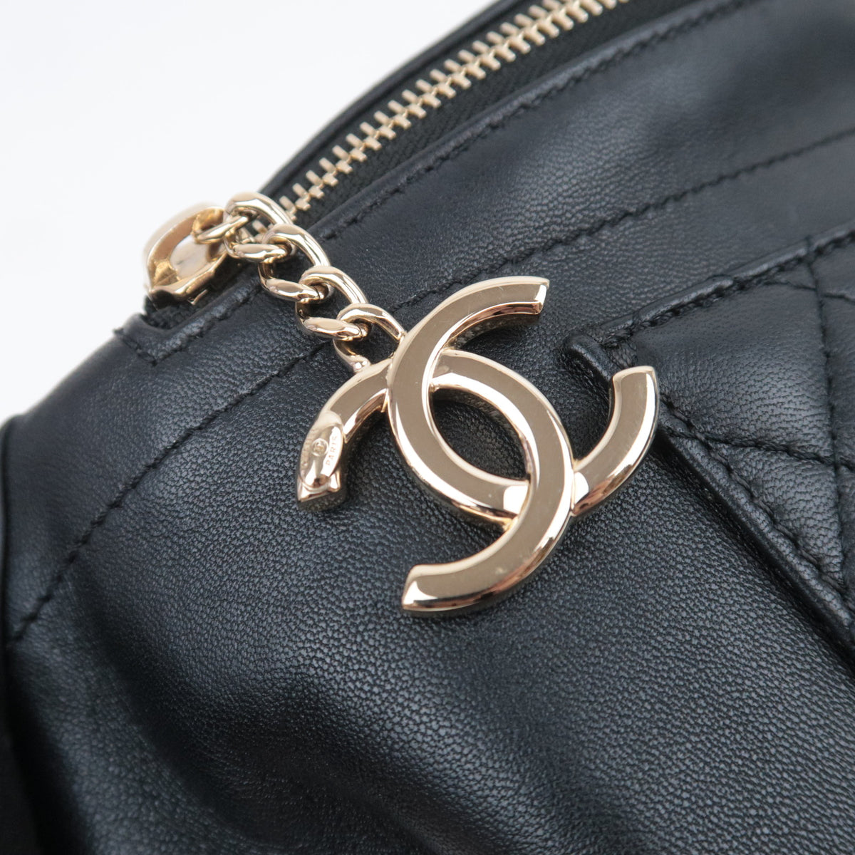 CHANEL Matelasse Chain Body Bag Lambskin