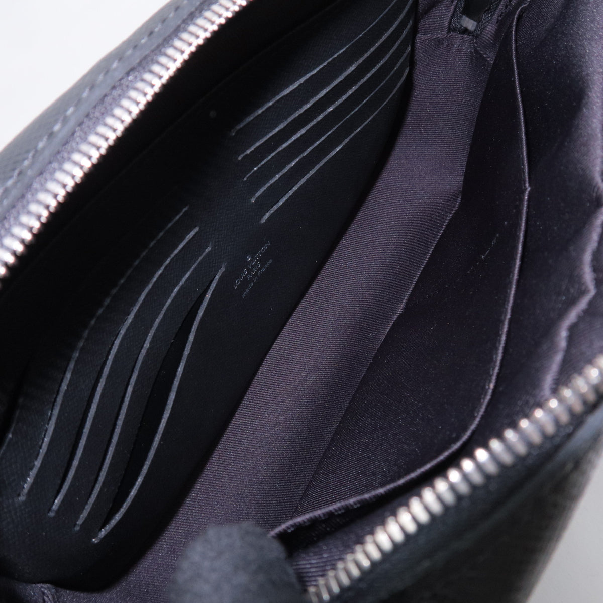 Louis Vuitton Taiga Pochette Kasai Clutch Bag M33409