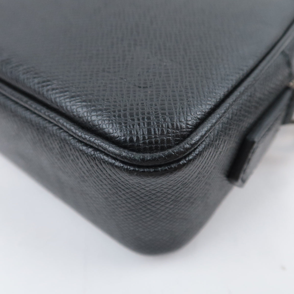 Louis Vuitton Taiga Pochette Kasai Clutch Bag M33409