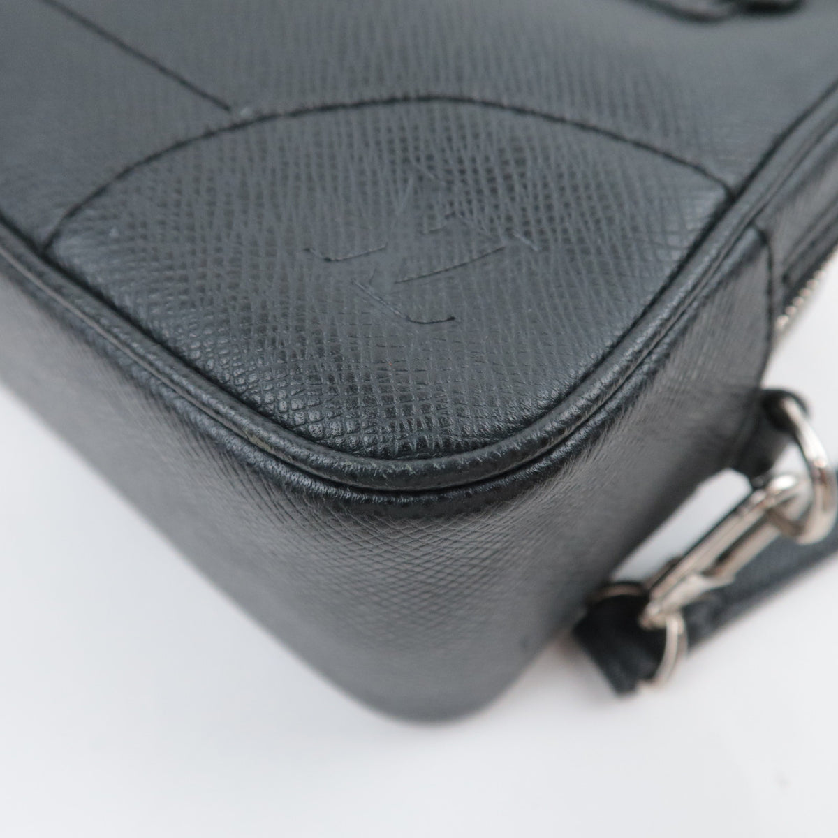Louis Vuitton Taiga Pavel Clutch Bag M31142
