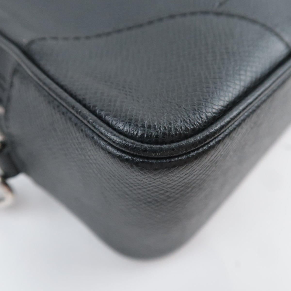 Louis Vuitton Taiga Pavel Clutch Bag M31142