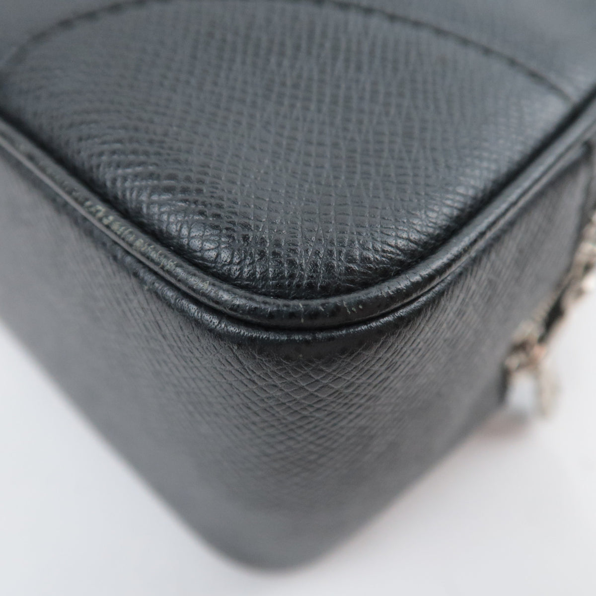 Louis Vuitton Taiga Pavel Clutch Bag M31142